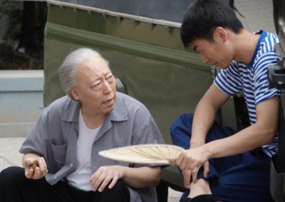 ​正阳门下36集全朱亚文剧情介绍（正阳门下朱亚文演绎30年变迁）