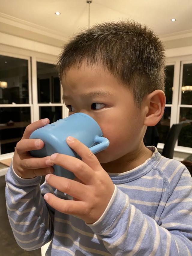 儿童用的水杯哪种好（儿童水杯的优缺点对比）(10)