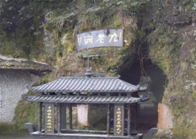 ​峨眉山金顶又一跳崖事件（峨眉九龙洞频频有人失踪）