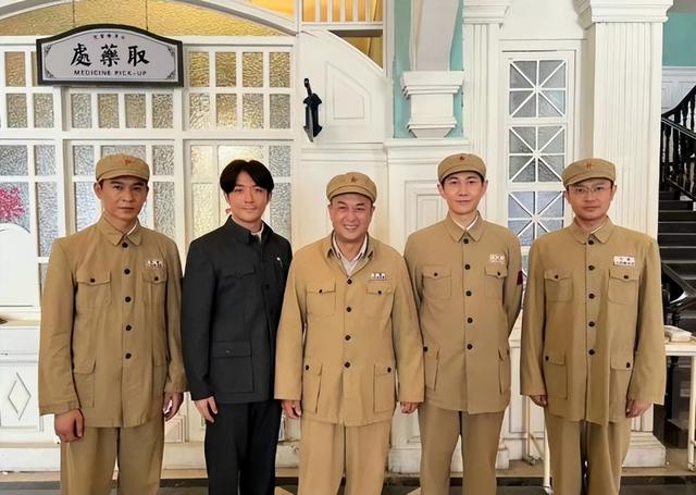 何明翰主演的最新电视剧（何明翰出演重大革命题材剧破晓东方全网定档开播）(3)