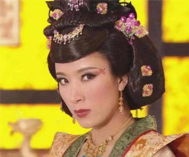 杨怡在内地拍的电视剧（杨怡复出首部内地剧开机）(9)
