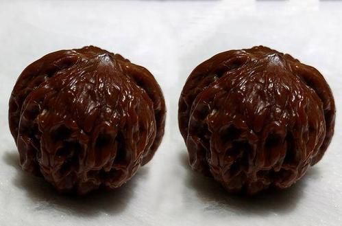 核桃盘黑了用双氧水能恢复吗