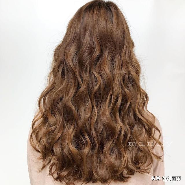今年最新最好看的发型（最美最时尚的发型16款）(15)