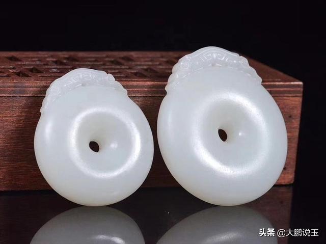 和田玉平安扣的寓意及象征（和田玉平安扣的由来和佩戴寓意你知道吗）(6)