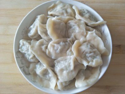 ​猪肉芹菜饺子馅怎么调才好吃（芹菜猪肉水饺这样调馅）