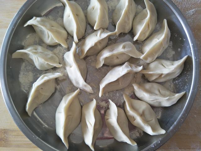 猪肉芹菜饺子馅怎么调才好吃（芹菜猪肉水饺这样调馅）(10)