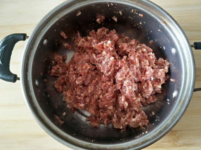 猪肉芹菜饺子馅怎么调才好吃（芹菜猪肉水饺这样调馅）(4)