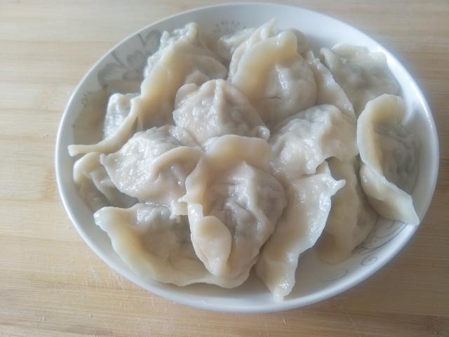 猪肉芹菜饺子馅怎么调才好吃（芹菜猪肉水饺这样调馅）(14)
