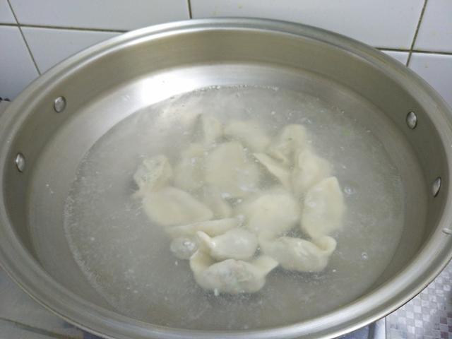 猪肉芹菜饺子馅怎么调才好吃（芹菜猪肉水饺这样调馅）(11)