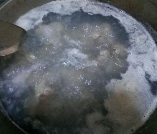 排骨汤怎么炖好喝又有营养（怎么炖出好吃好喝的排骨汤）(4)