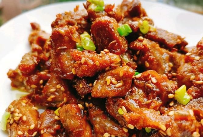 孜然羊肉里面可以加哪些菜一起炒呢