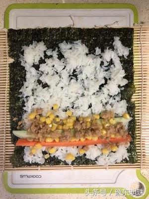 最简单的寿司的家常做法（大厨教你做寿司）(6)