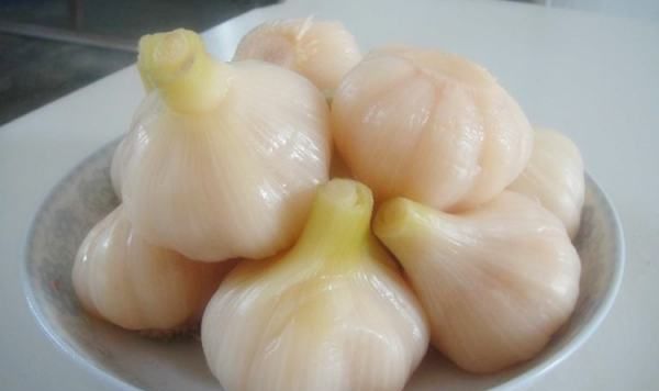 如何腌制糖蒜最好吃窍门,糖醋蒜哪些人不能吃图2