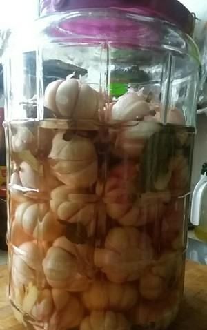 如何腌制糖蒜最好吃窍门,糖醋蒜哪些人不能吃图10