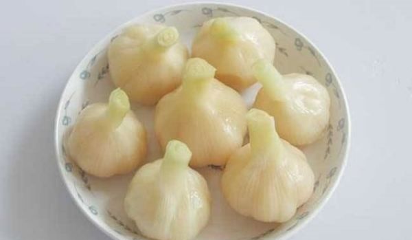 如何腌制糖蒜最好吃窍门,糖醋蒜哪些人不能吃图1