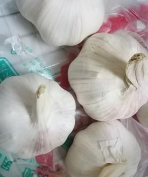 如何腌制糖蒜最好吃窍门,糖醋蒜哪些人不能吃图11