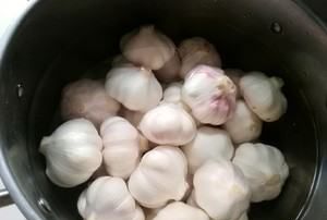 如何腌制糖蒜最好吃窍门,糖醋蒜哪些人不能吃图6