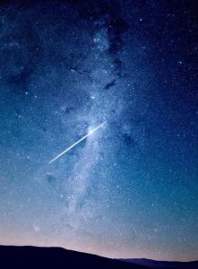 ​出现极光流星是什么层,极光现象发生在大气层哪层