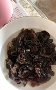 ​木耳泡好了控水第二天能吃吗,木耳泡好了控水第二天能吃