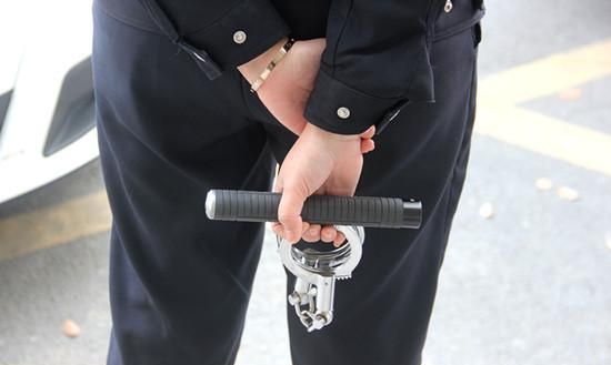 什么情况下警察才有权利用手扣扣人