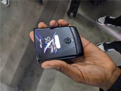 ​摩托罗拉razr折叠手机多少钱 razr v4什么时候上市