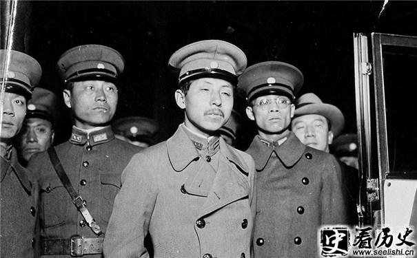 东北易帜历史图片