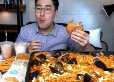 ​什么情况?代喝奶茶代吃炸鸡 这到底是个什么梗?
