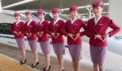 ​为何空姐在飞机上工作的时候会穿丝袜看完真是长知识了！