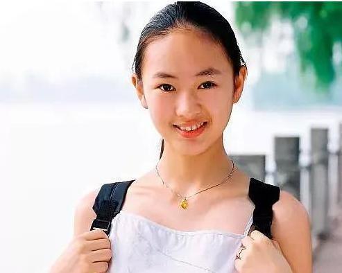 2003年，张默暴打童瑶，致眼睛充血多处淤青，当年真相到底如何？