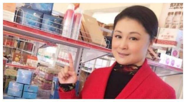 赵本山心甘情愿捧她12年，一生未孕的于月仙，背后隐藏什么关系？