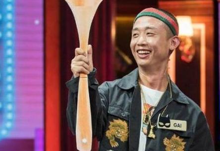 他们同样是《中国有嘻哈》冠军，一个即将爆红，一个可能被封杀！