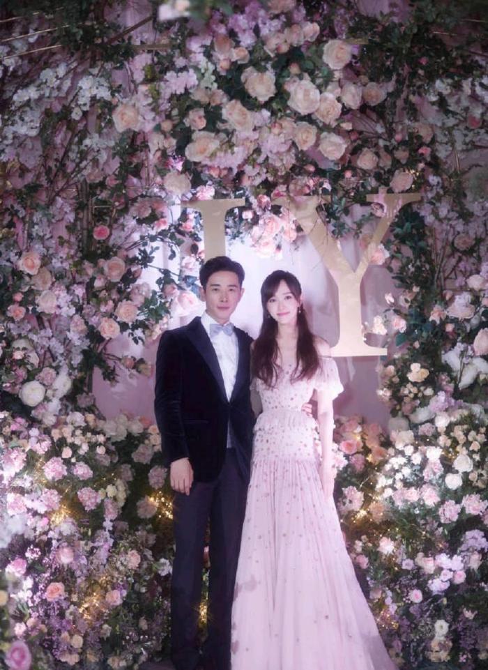 唐嫣罗晋婚礼现场曝光，美景宫花团锦簇，宛若人间仙境