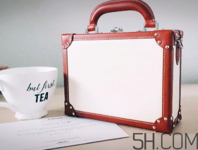​bertoni 1949是什么品牌？bertoni包包什么档次？