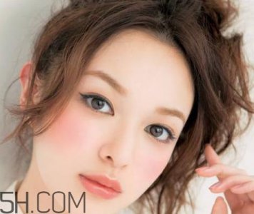 ​戴诗涵双眼皮霜怎么用 戴诗涵双眼皮霜的原理