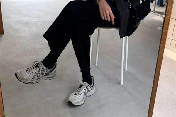 男生运动鞋配什么裤子好看 男生运动鞋搭配图片