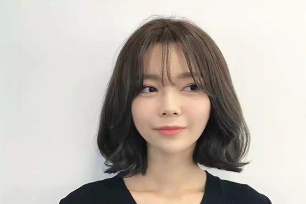 齐脖烫减龄吗 齐脖烫显小吗