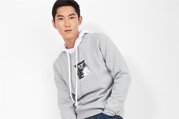 冬季男生必备单品 冬季男生穿什么百搭