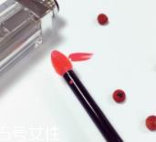 涂唇釉为什么不能抿嘴？没干之前抿嘴会残妆