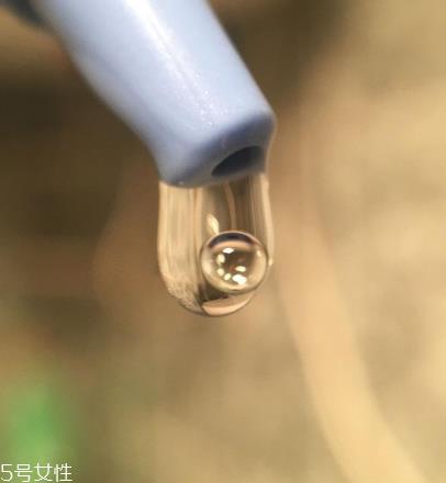 油皮能用精华吗？油性皮肤能用精华液吗？