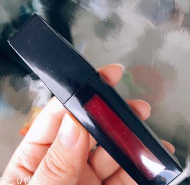玫红色口红给人的感觉 玫红色口红土吗
