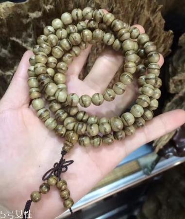 沉香手串可以用水洗吗？沉香手串能沾水吗？