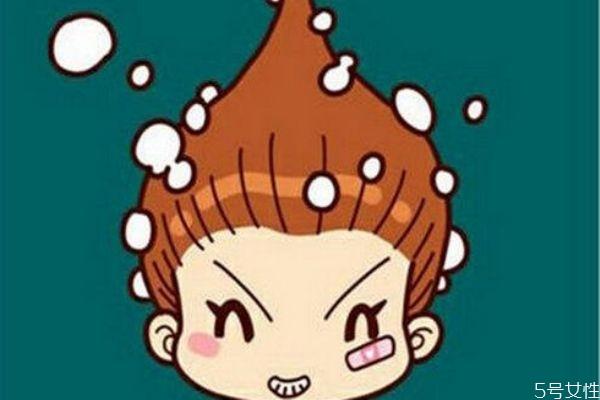 护发素多久用一次呢 油性头发需要用护发素吗