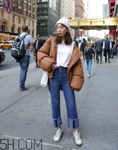 ​棉袄配牛仔裤好看吗？棉服搭配牛仔裤图片