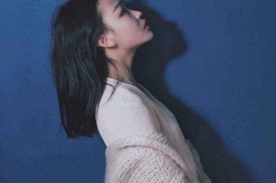 ​女生胸小穿什么衣服好看 小胸女性适合什么衣服