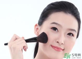冬天化妆起皮怎么办?冬天化妆脸干怎么办? 冬天化妆起皮怎么办?冬天化妆脸干怎么办?