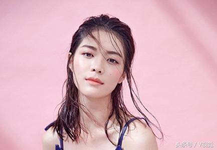 钟楚曦 因《爱的妇产科》受关注，主演《芳华》饰演萧穗子