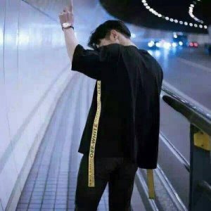 ​男生伤感黑白背影高清头像