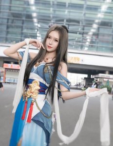 ​腐团儿COS不知火舞，腿抬起来金鸡独立的造型就知道她有多专业