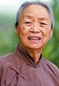 ​她是国家一级演员，因病去世千人送别，23岁孙子更是国人骄傲