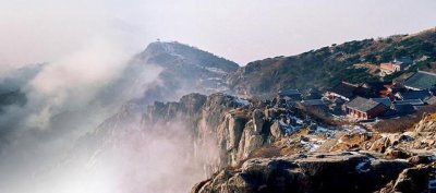 ​100年前的泰山和如今不一样，没有什么游客